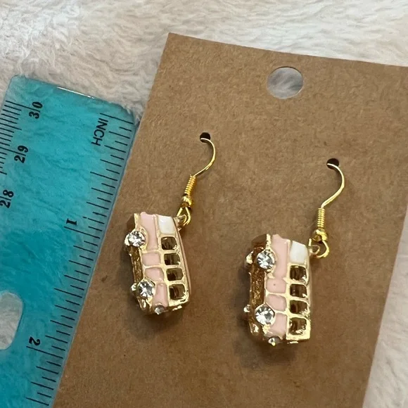 3D Volkswagen VW Bus earrings - Picture 1 of 3